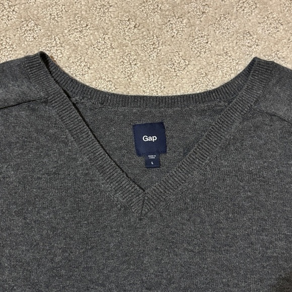 GAP Lightweight Dark Grey V-neck Sweater - Picture 2 of 2